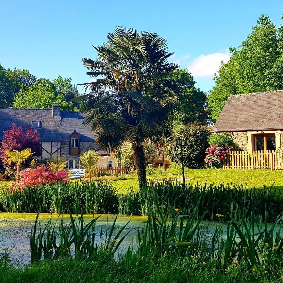 Le Vieux Moulin Gites - A Charming Stone Cottage With Garden View And Seasonal Pool Guegon ภายนอก รูปภาพ