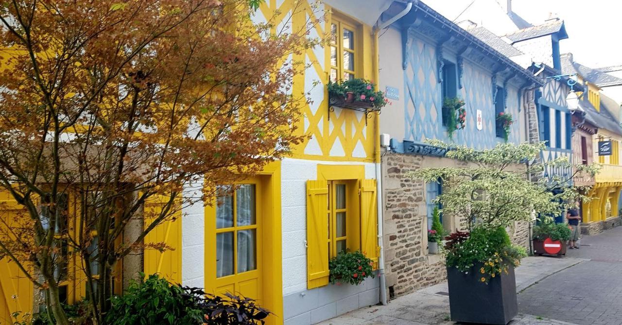 Le Vieux Moulin Gites - A Charming Stone Cottage With Garden View And Seasonal Pool Guegon ภายนอก รูปภาพ